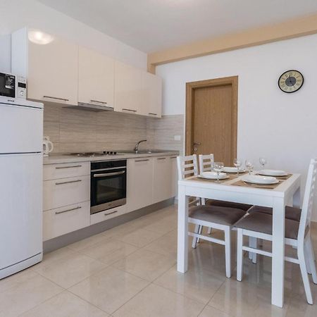 1 Bedroom Amazing Apartment In Komarna Klek Exterior photo