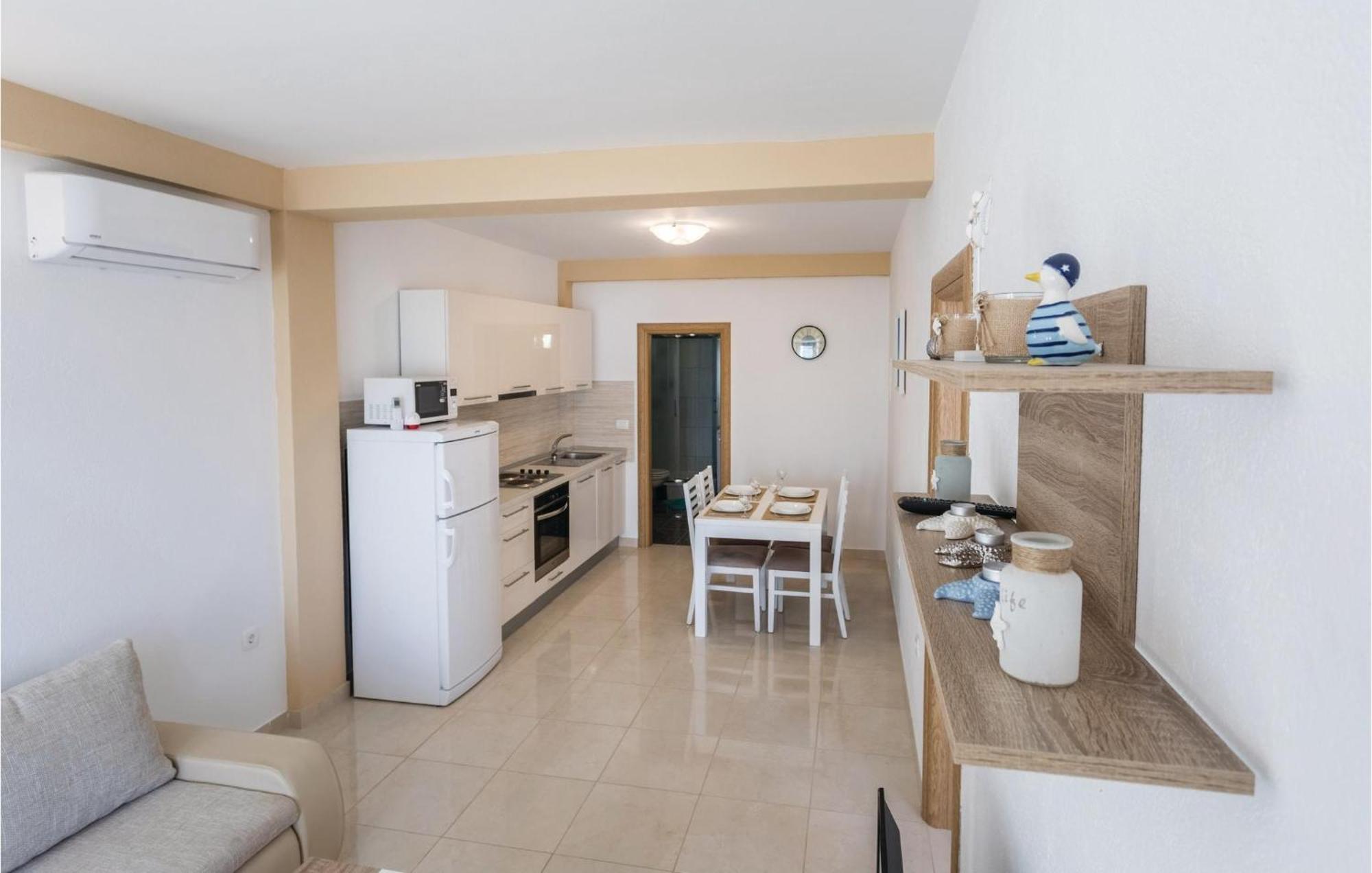 1 Bedroom Amazing Apartment In Komarna Klek Exterior photo
